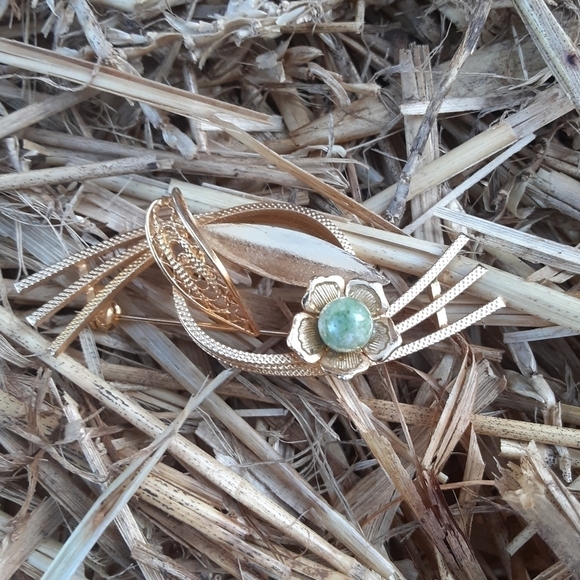 Jewelry - Vintage Gold Tone Brooch